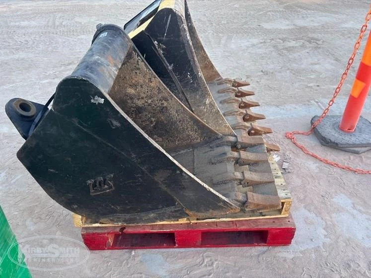 Used Takeuchi Bucket